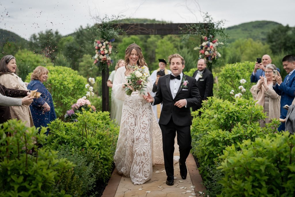 Host a Garden Wedding Near Lake George